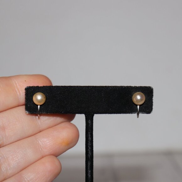 ๐ค Vintage Richelieu Silver & Pearl Screw-Back Earrings 0.5" tall ยท non-pierced - Picture 4 of 6